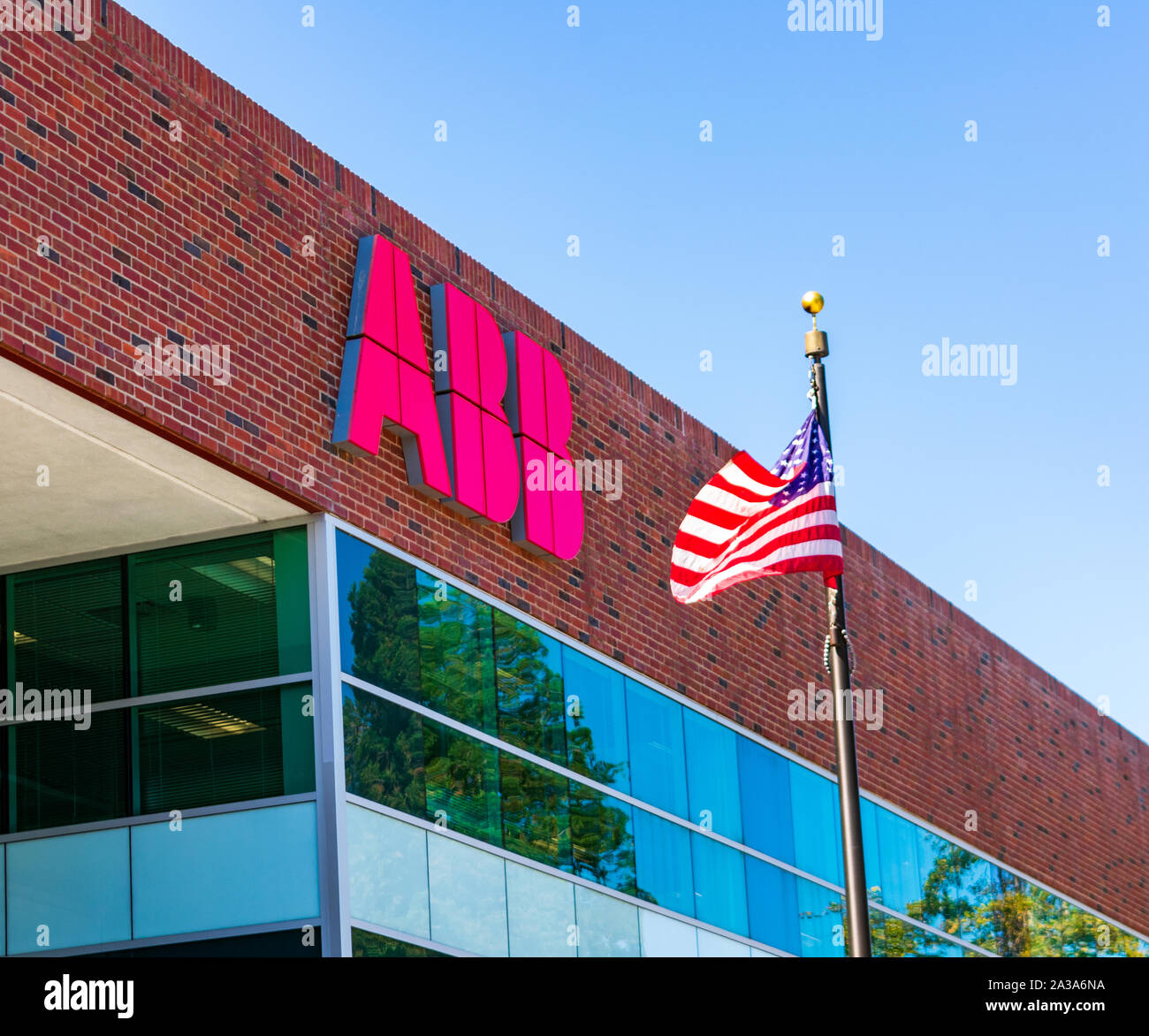 ABB Zeichen auf einem Schweizer schwedischen multinationalen Corporation Büro im Silicon Valley. ABB mit Sitz in Zürich, Schweiz Stockfoto