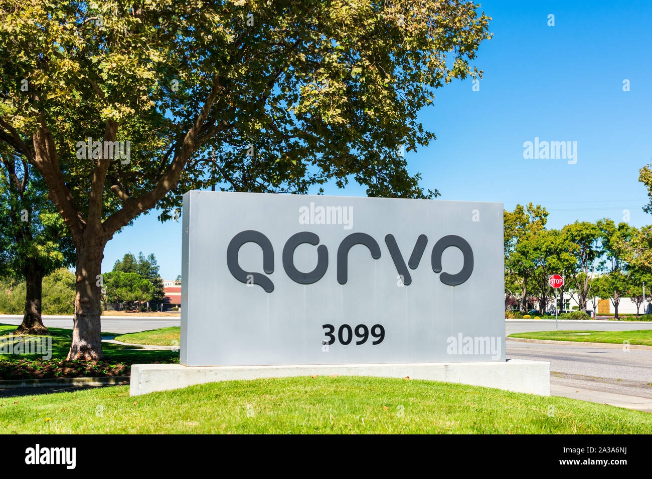 Qorvo Zeichen an der Halbleiterhersteller campus office im Silicon Valley. Qorvo ist in Greensboro, North Carolina, mit Hauptsitz Stockfoto