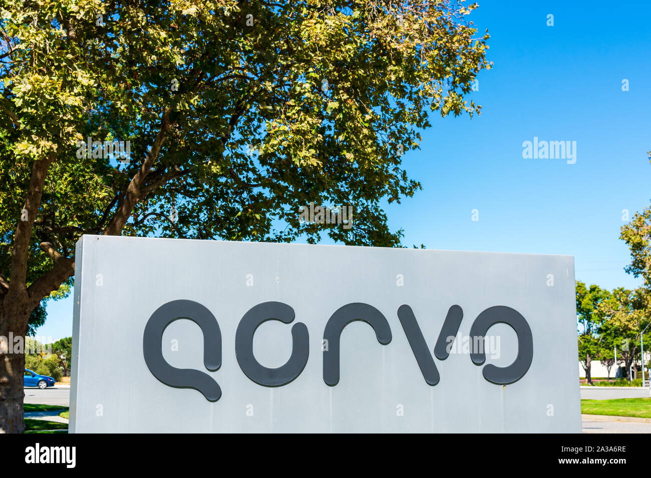 Qorvo Zeichen an der Halbleiterhersteller campus office im Silicon Valley. Qorvo ist in Greensboro, North Carolina, mit Hauptsitz Stockfoto