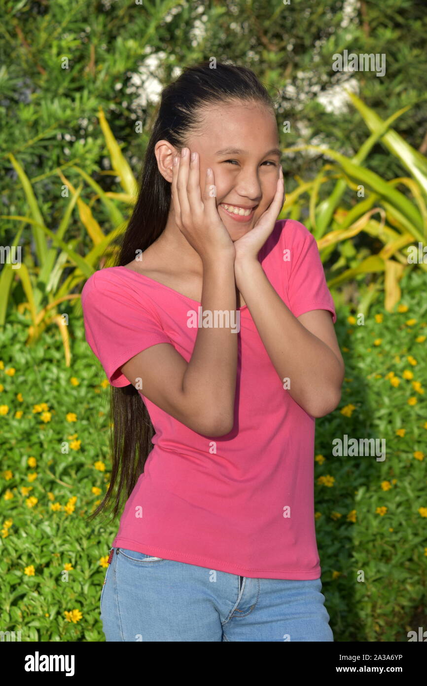 Einen überraschten junge Filipina Teenager Weiblich Stockfoto