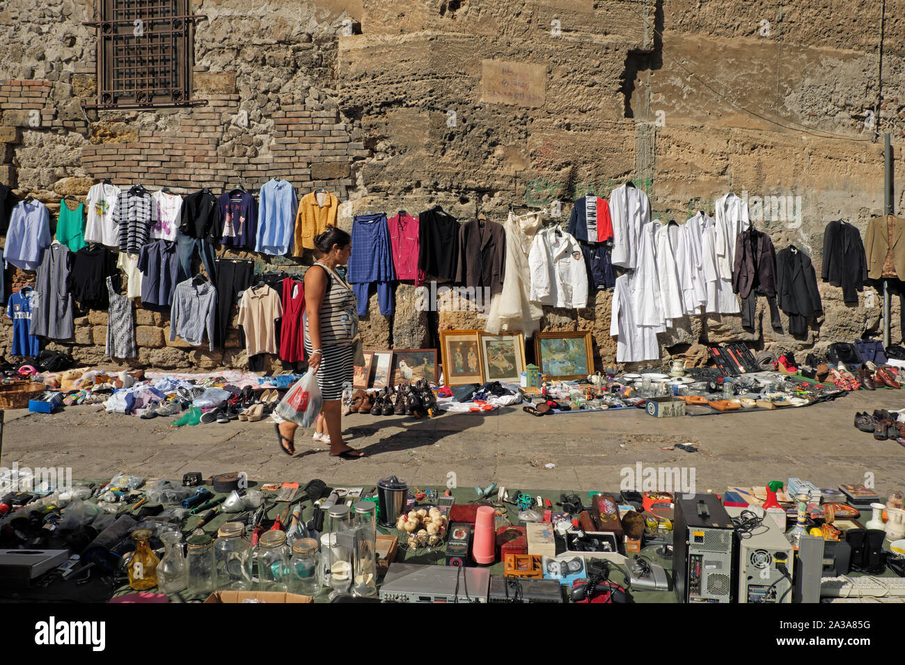 'Mercato delle pulci". Palermo verwendet und antiken outdoor Flohmarkt, Sizilien, Italien. Stockfoto