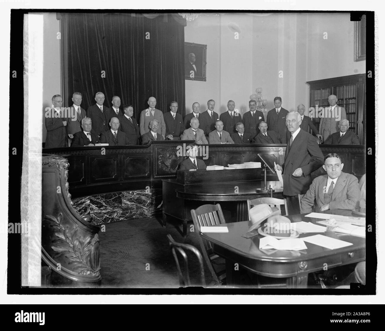 Sec. Mellon vor dem Haus Mittel und Wege Com., 10/19/25 Stockfoto