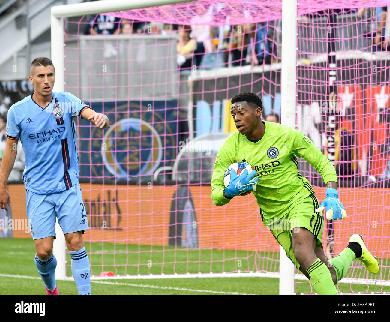 Chester, Pennsylvania, USA. 6. Okt, 2019. New York City FC goalie, Sean Johnson, (1) in Aktion gegen die Union an Talen Energie Stadion in Chester PA Credit: Ricky Fitchett/ZUMA Draht/Alamy leben Nachrichten Stockfoto