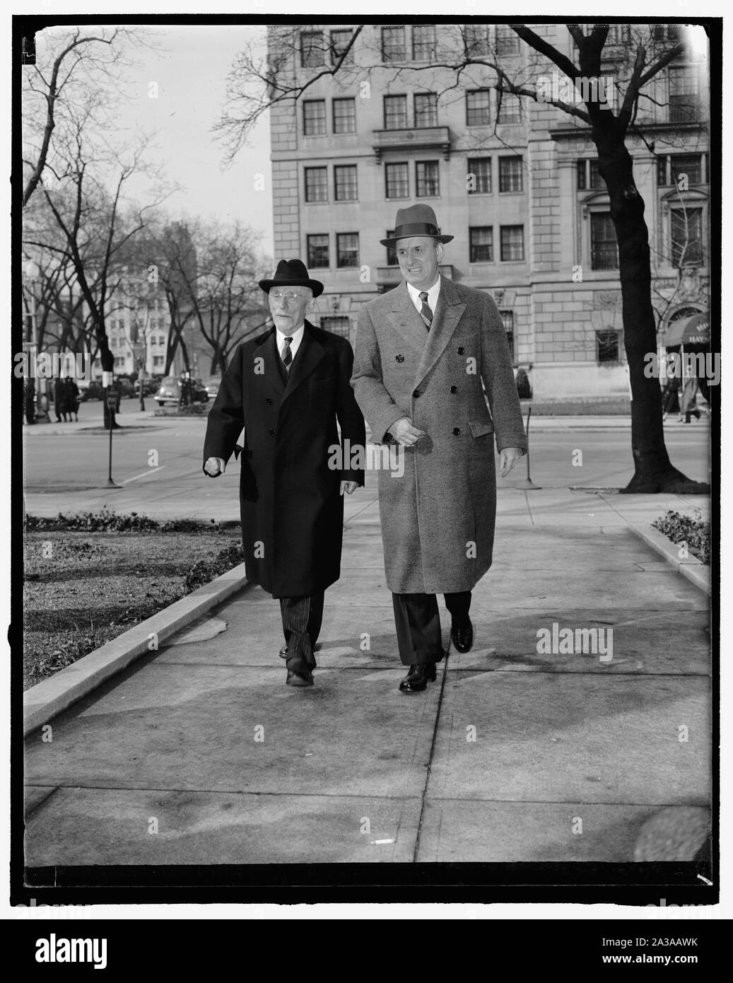 Finanzminister in der Kirche Dienste des Präsidenten. Washington, D.C., März 4. St. John's Episcopal Church war die Szene heute von Dienstleistungen in der Befolgung des siebten Eröffnungs-Präsident Roosevelts Jubiläum statt. Dies beginnt sein achtes Jahr im Weißen Haus. Unter denen, die besucht wurden US-Finanzminister Henry A. Morganthau, Jr., und Henry Morganthau, Sr. Stockfoto