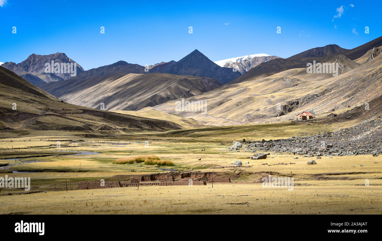 Atemberaubende Bergwelt der Anden in der chillca Tal. Ausungate, Cusco, Peru Stockfoto