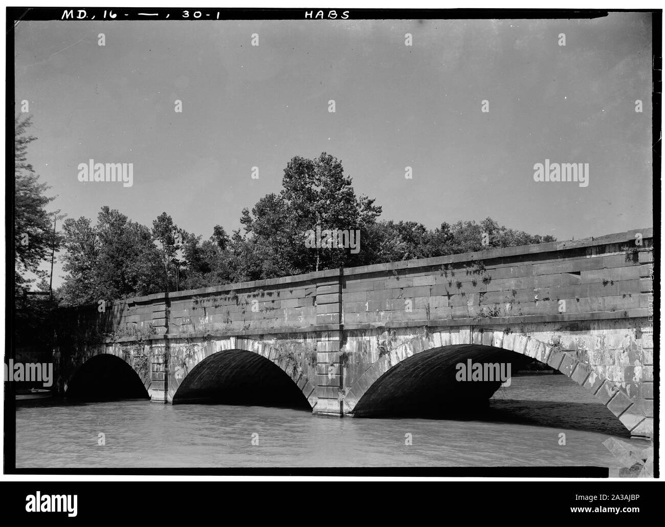 Foto der Seneca Aquädukt (Nr. 1) Vor der vorderen Radkastens zusammengebrochen. HABS sagt: 1. Historischer amerikanischer Gebäude Umfrage John O. Brostrup, Fotograf September 16, 1936, 11:35 A. M. BLICK AUF Aquädukt aus Südosten - Chesapeake and Ohio Canal, aquädukt Nr. 1, Riley Lock's Road Nähe, State Route 190, Seneca, Montgomery County, MD; Stockfoto