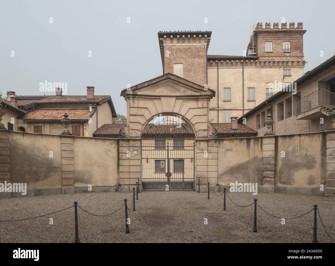 Archinto Villa aus dem 18. Jahrhundert entlang des Naviglio Grande, verwandelt in eine öffentliche Bibliothek mit Park, die Lombardei. Italien Stockfoto