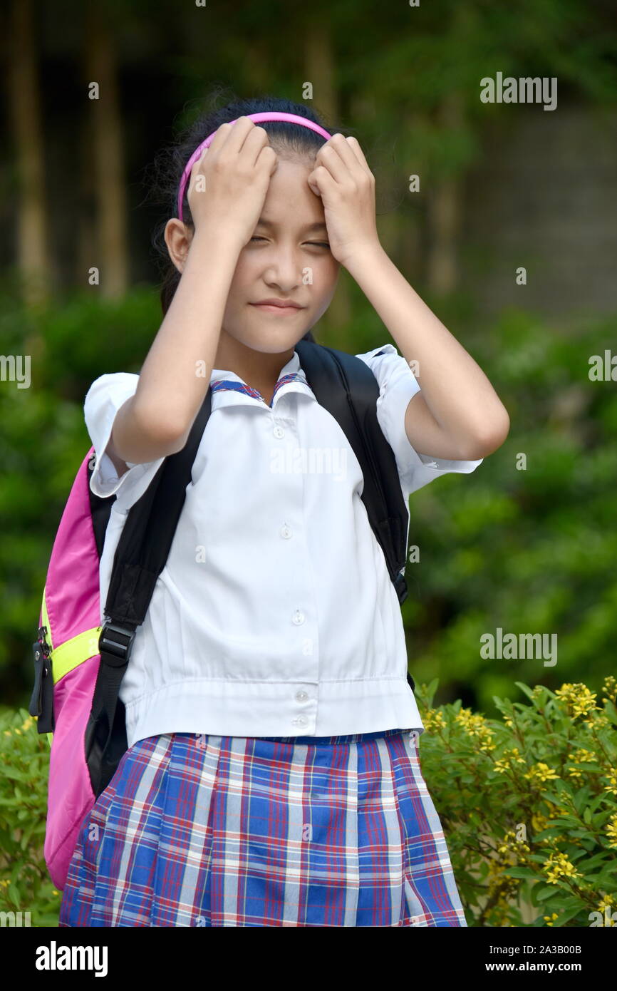 Ein ängstlicher Junge Filipina Studentin Stockfoto