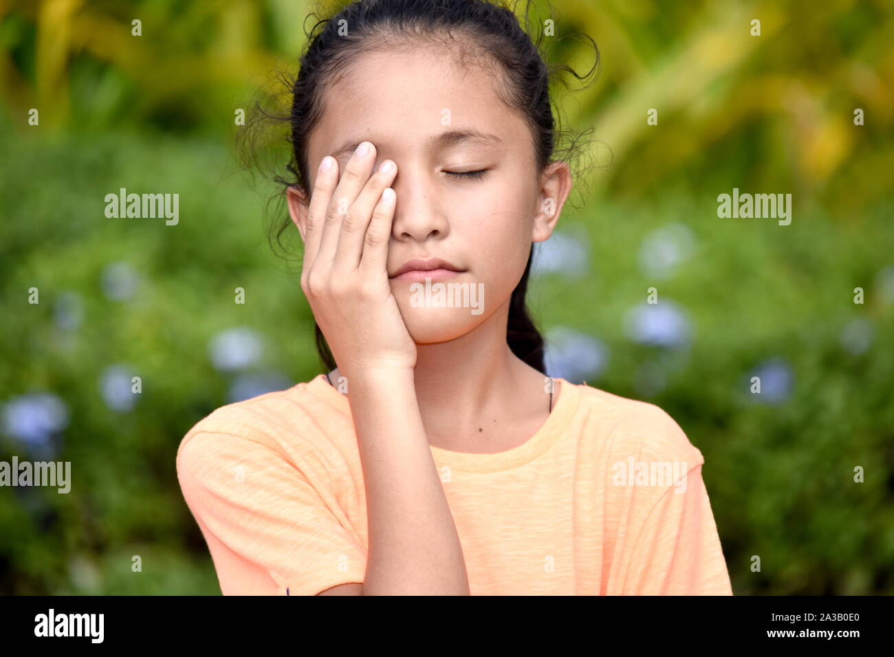 Eine beschämende Cute vielfältige Person Stockfoto