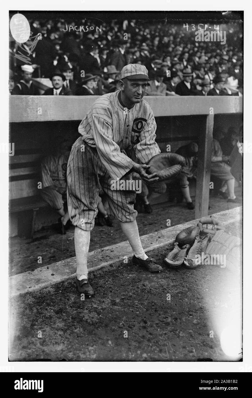 Shoeless Joe Jackson, die sich als Blickfang, Chicago AL (Baseball) Stockfoto