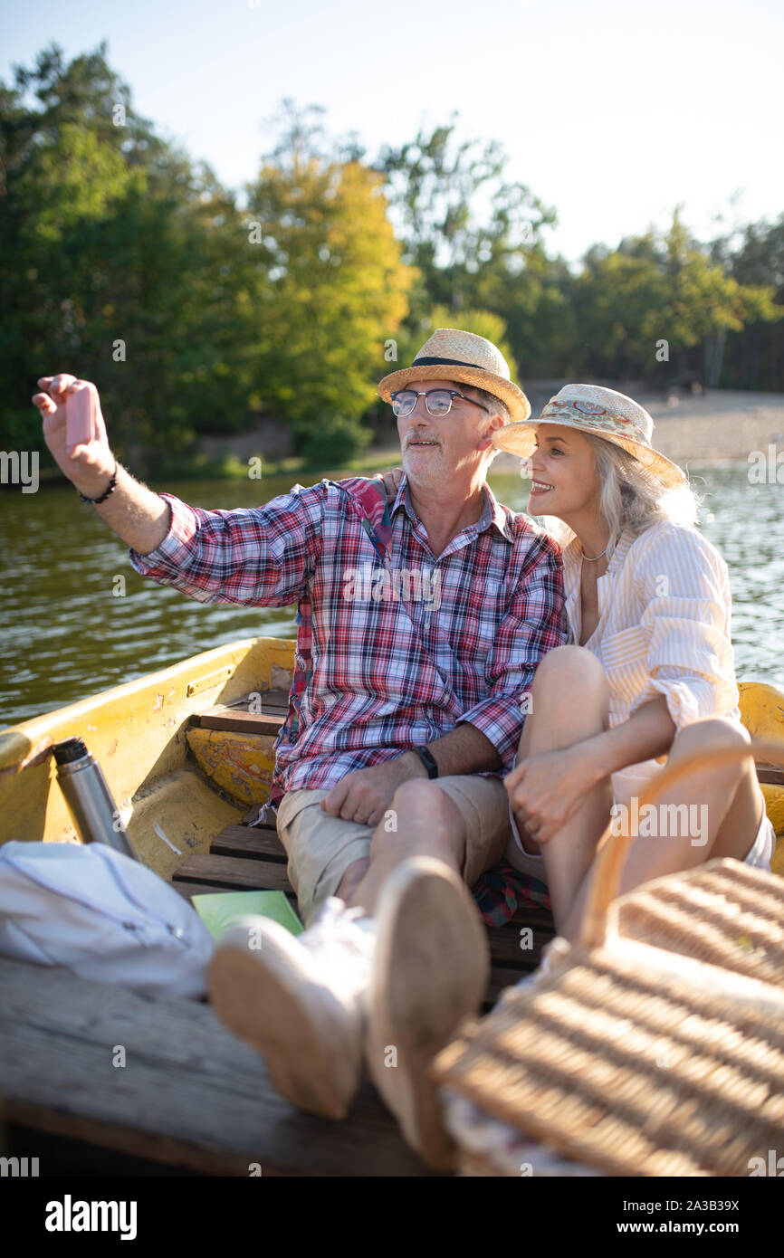 Mann und Frau selfie mit im Boot Stockfoto