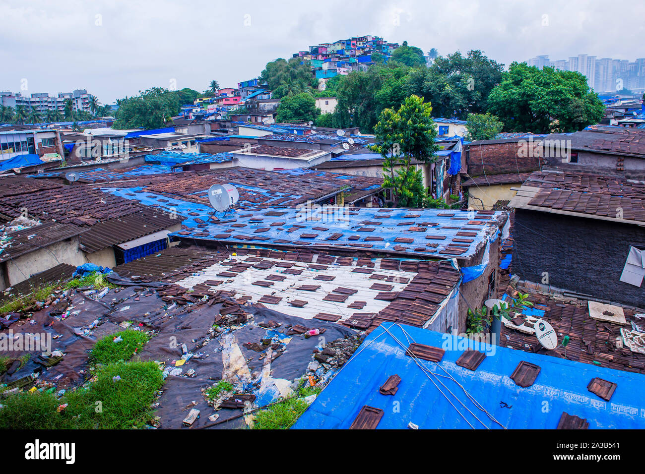 Blick auf die Straße des Asalfa-Viertels in Mumbai, Indien Stockfoto