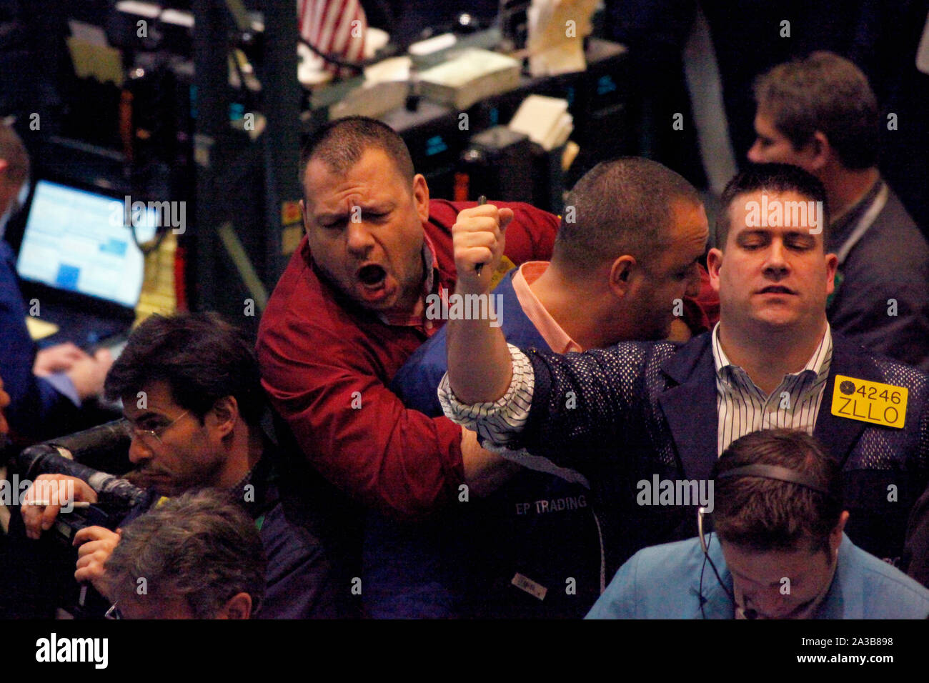 Händler auf dem Parkett der NYMEX New York Mercantile Exchange. Diese Händler sind Kauf und Verkauf von Erdöl und Erdgas. Stockfoto
