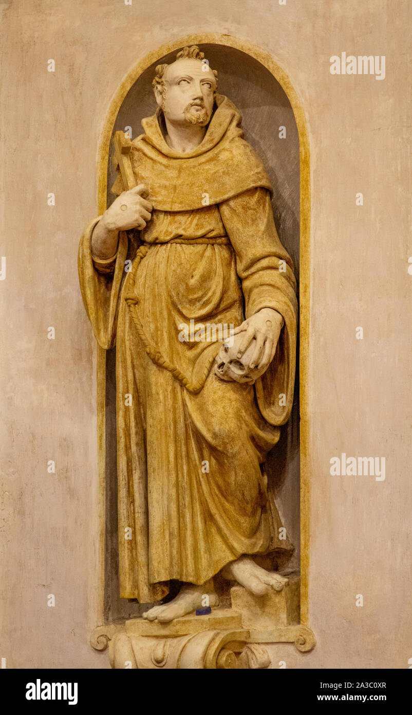 Statue des heiligen Franz von Assisi in der 'Santa Maria del Carmine" Kirche (Hl. Maria von Karmel). Stockfoto