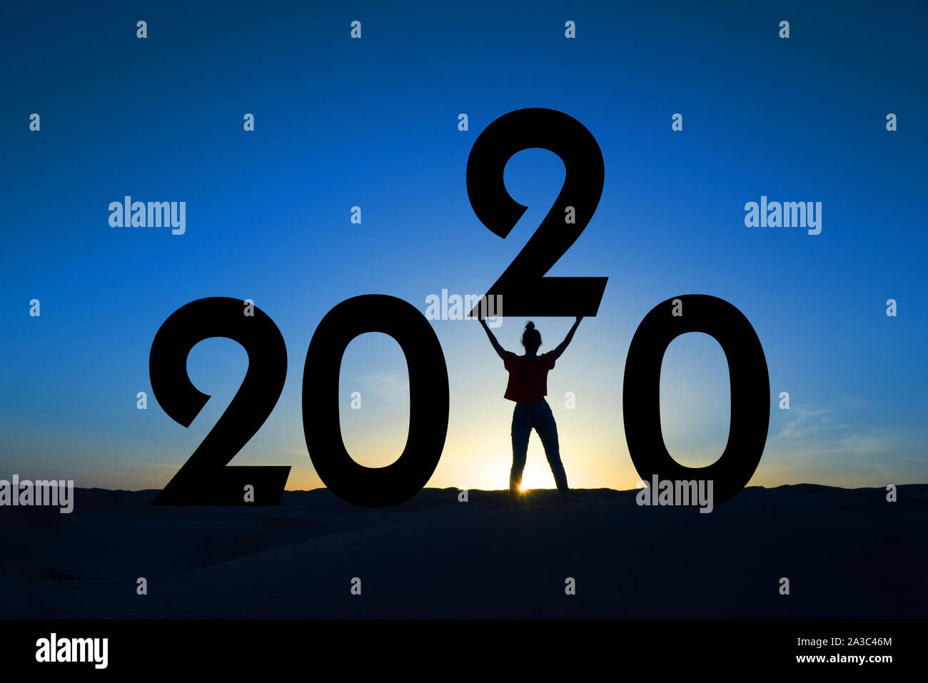 2020, Silhouette einer Frau, die in der Sunrise, Förderung von Frauen, feministische Neujahr Grußkarte Stockfoto