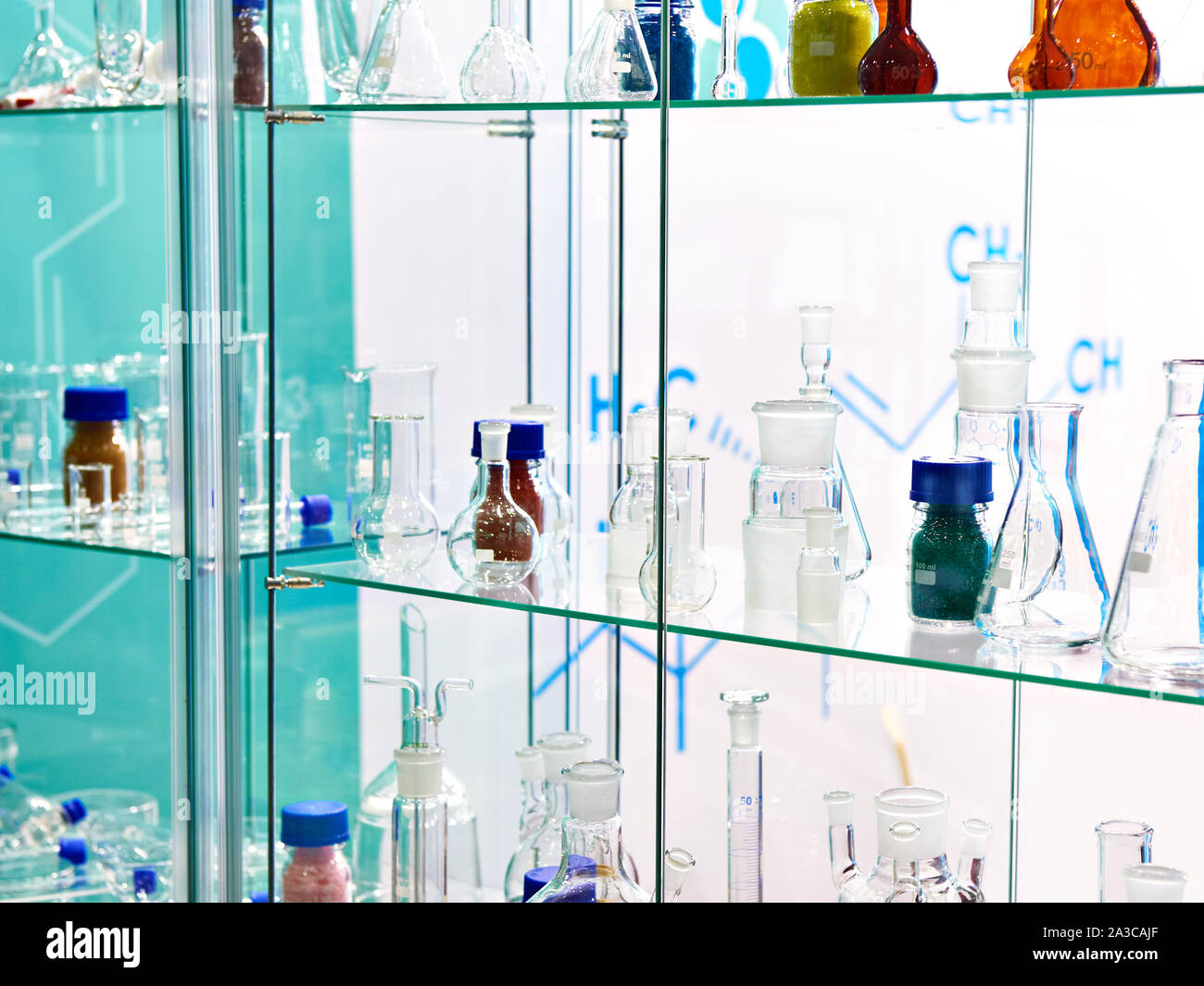 Fläschchen im chemischen Labor Stockfoto
