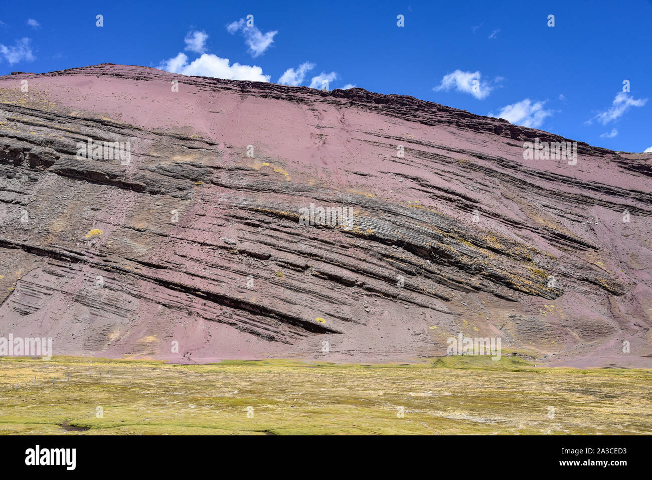 Mineral reichen geologischen Formationen in den Bergen der Cordillera Vilcanota. Ausungate, Cusco, Peru Stockfoto