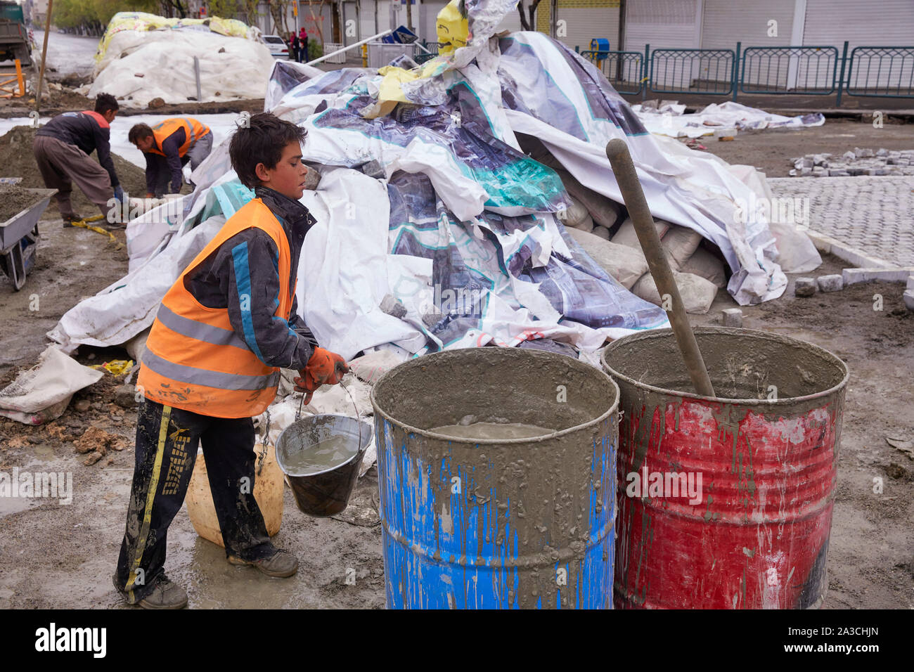 Iran Teheran Streetmaker childwork aus Afghanistan als Flüchtling 01-04-2017 Foto: Jaco Klamer Stockfoto