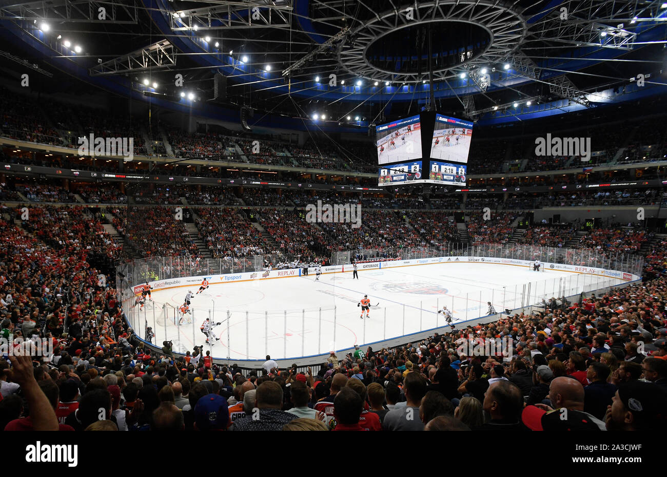 Prag, Tschechische Republik. 4. Okt, 2019. Die NHL Global Serie match Philadelphia Flyers vs Chicago Blackhawks in Prag, Tschechische Republik, Freitag, 4. Oktober 2019. Credit: Ondrej Deml/CTK Photo/Alamy leben Nachrichten Stockfoto