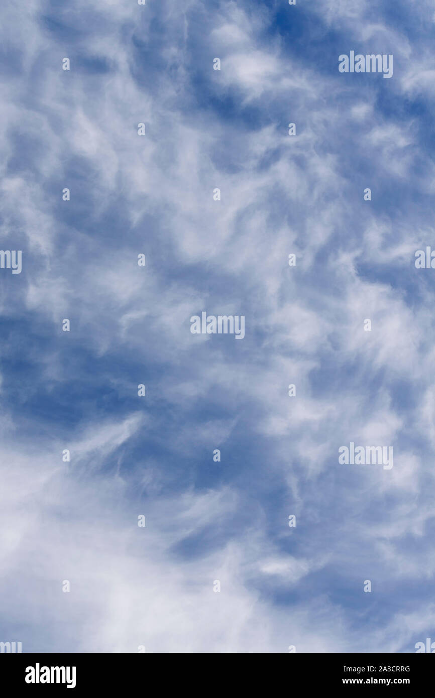 Hohe Dünne Wolken Stockfotos & Hohe Dünne Wolken Bilder - Alamy