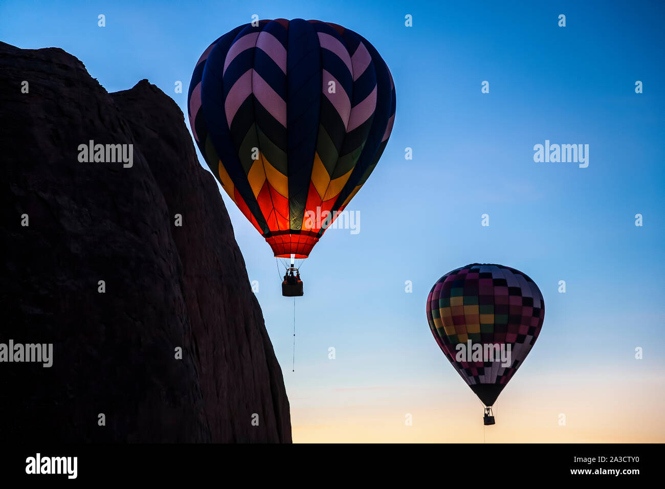 Heißluftballons in der Nähe von Bluff, 'dawn Patrol' Ereignis, Red Rock Balloon Rally, Gallup, New Mexico USA Stockfoto