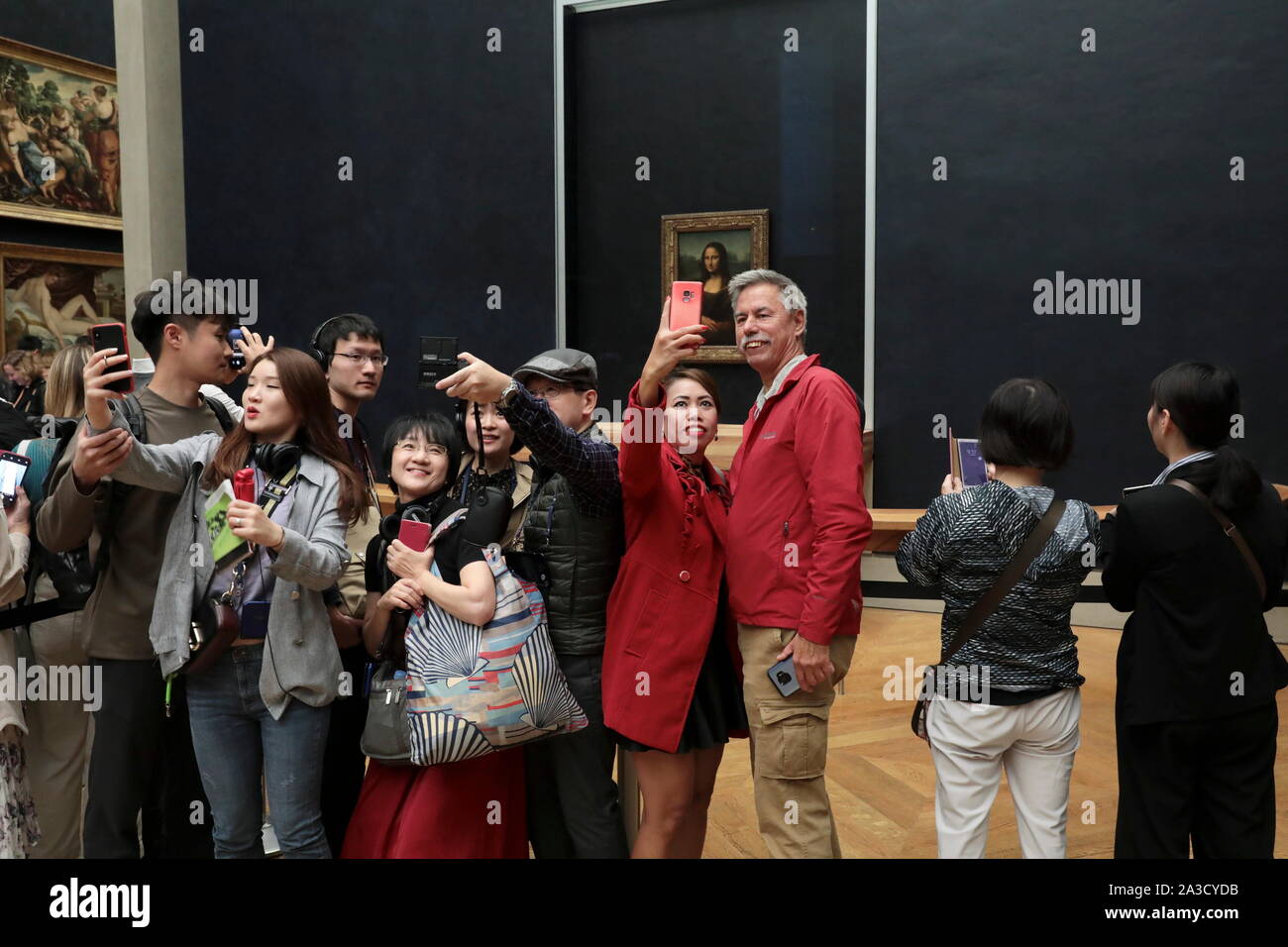 MONA LISA WAR WIEDER IN IHRE GALERIE im Louvre Museum Stockfoto