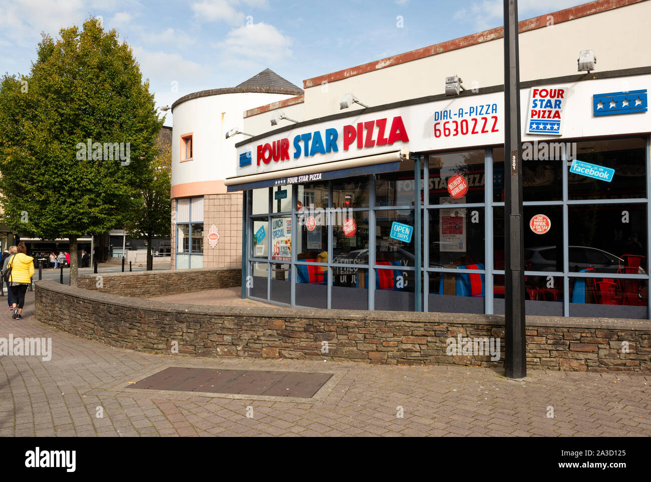 Das vier-Sterne-Pizza-Restaurant und Take Away im Killarney Cinema in Killarney, County Kerry, Irland Stockfoto