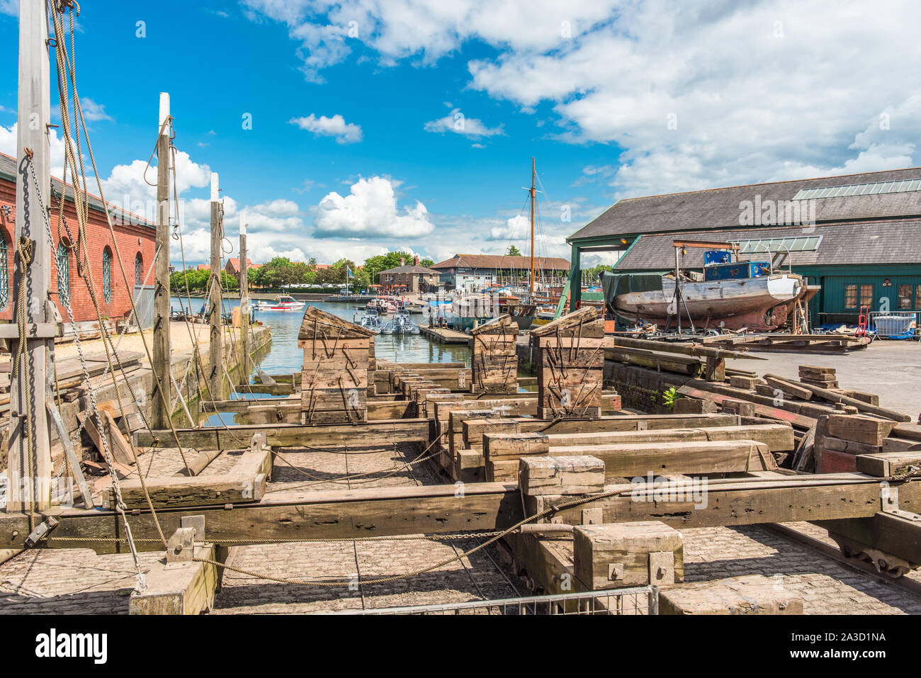 Schwimmenden Hafen an Underfall Yard mit viktorianischen Pump Room, Bristol, Avon, England, UK. Stockfoto