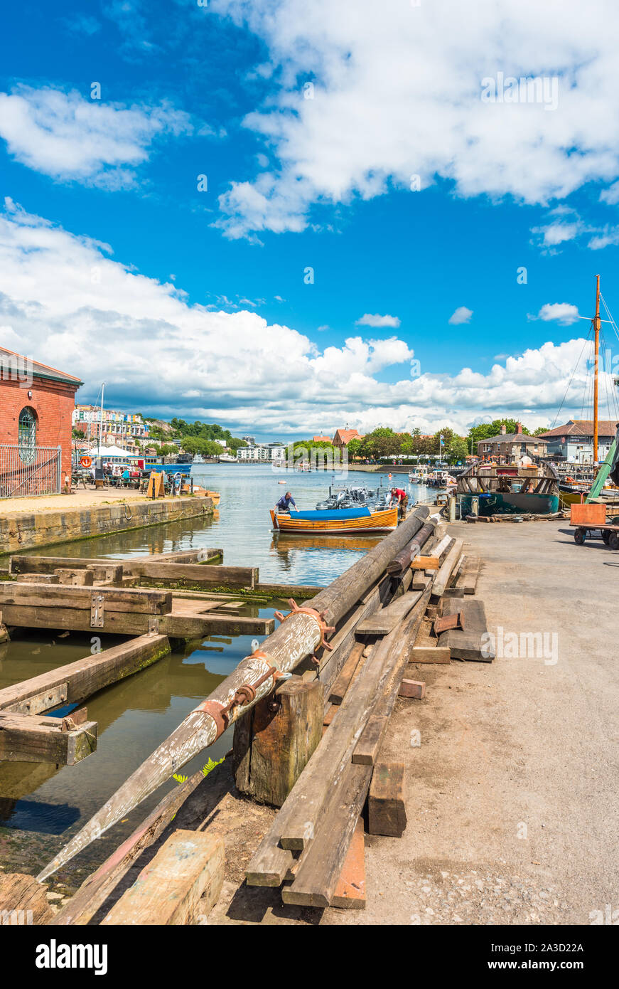 Schwimmenden Hafen an Underfall Yard mit viktorianischen Pump Room, Bristol, Avon, England, UK. Stockfoto
