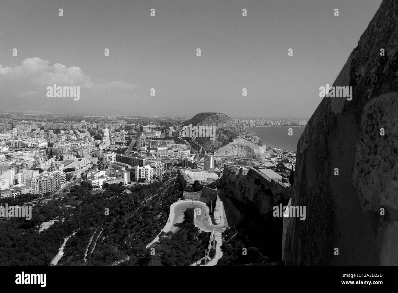 Die Stadt Alicante VON DER BURG SANTA BARBARA. Stockfoto