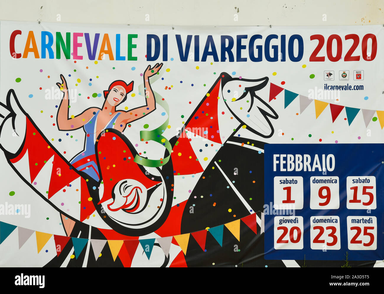 Nahaufnahme der Werbung Poster von den berühmten Karneval von Viareggio, vom 1. bis 25. Februar 2020, Versilia, Toskana, Italien festgelegt Stockfoto