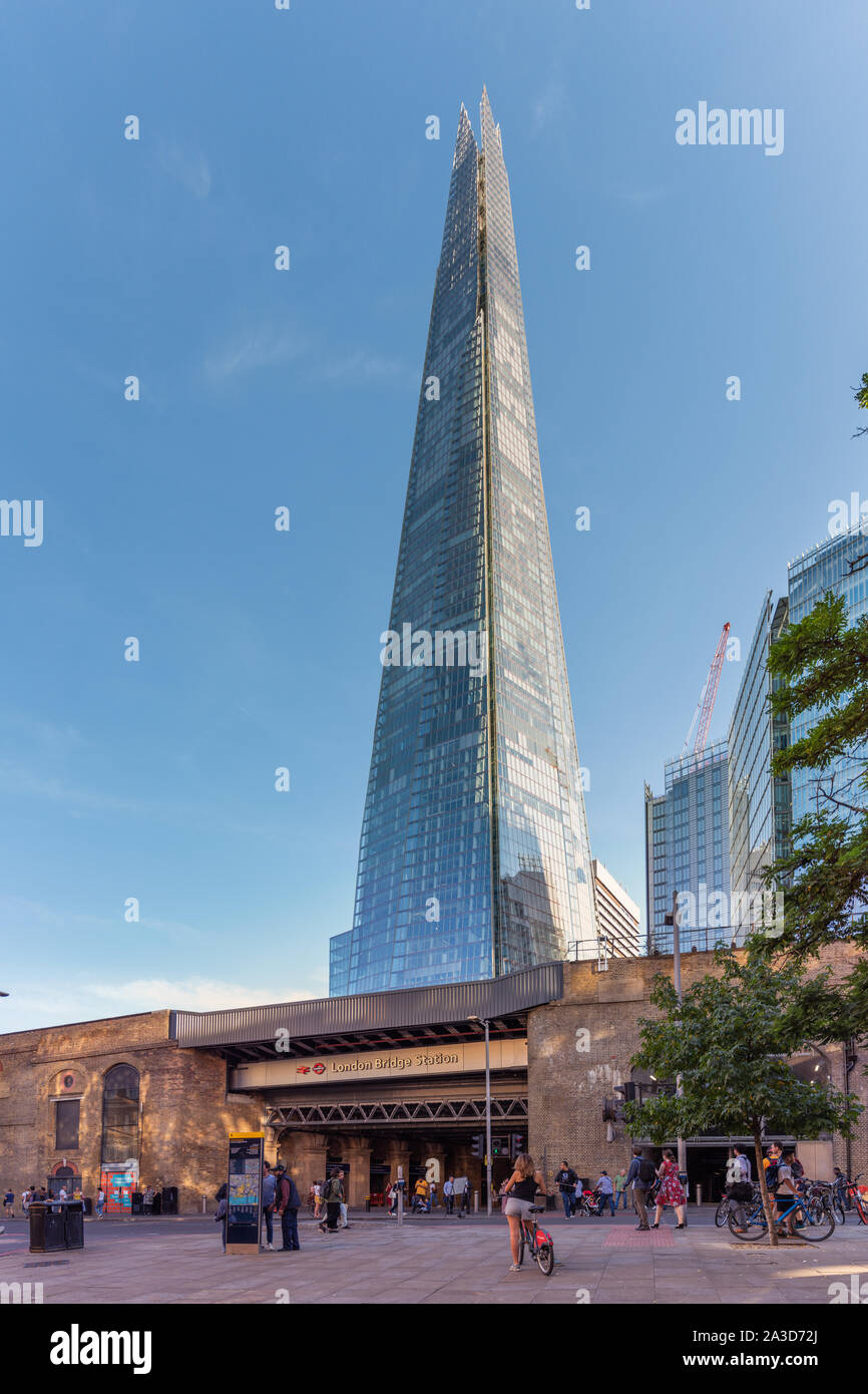 Der Shard Wolkenkratzer und der London Bridge Station Stockfoto