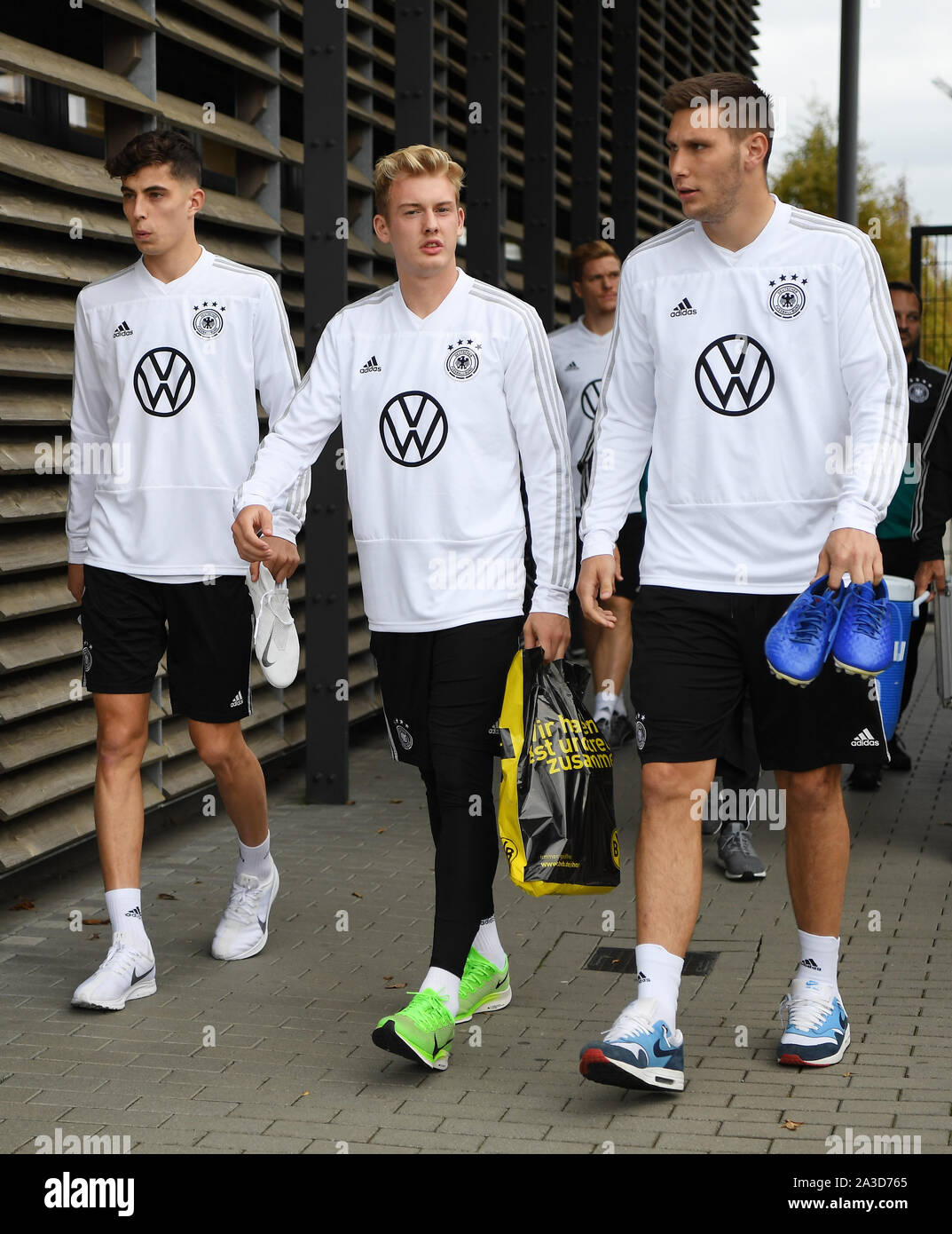 Kai havertz julian brandt -Fotos und -Bildmaterial in hoher Auflösung