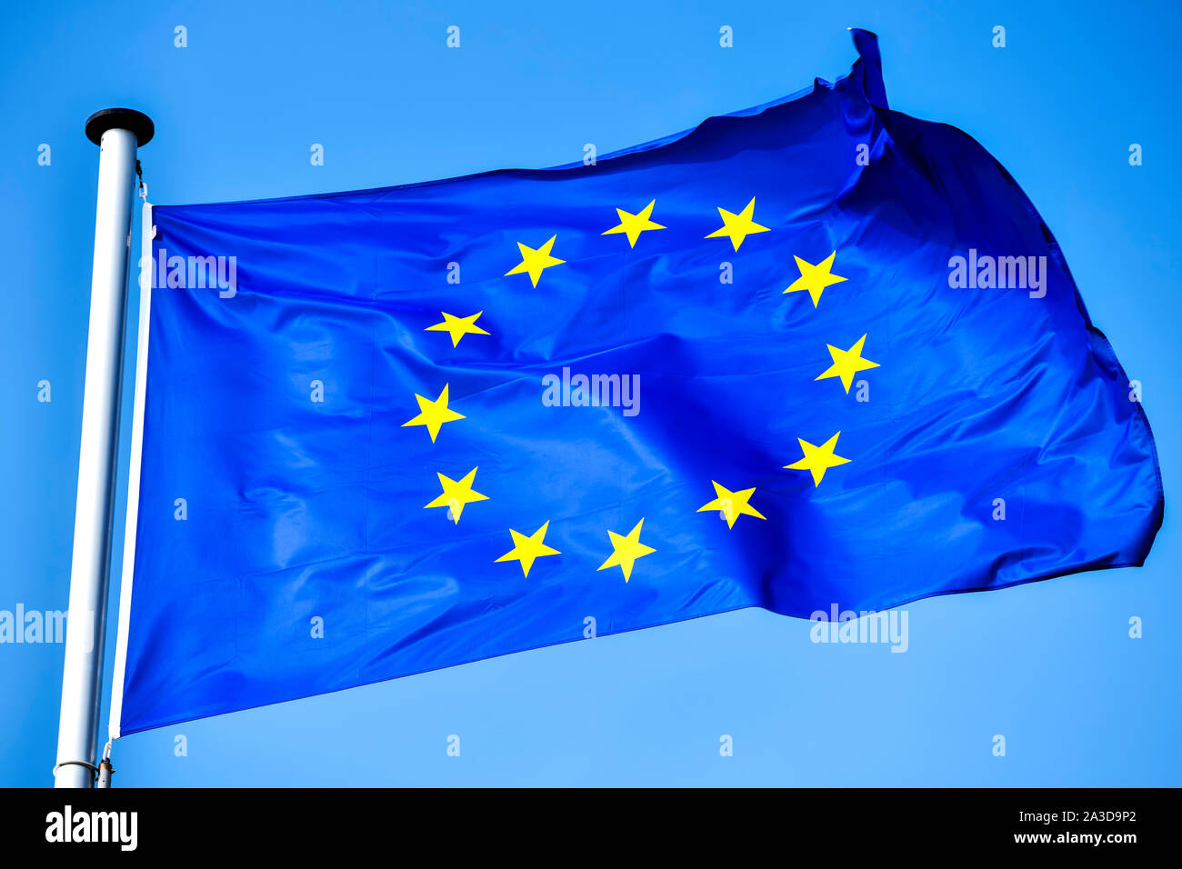 Wehende Flagge der EU Stockfoto