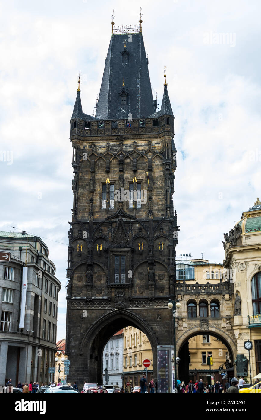 Der Pulverturm, der früher als schießpulver Store, eines der wichtigsten Denkmäler der spätgotischen Prag, Tschechische Stockfoto