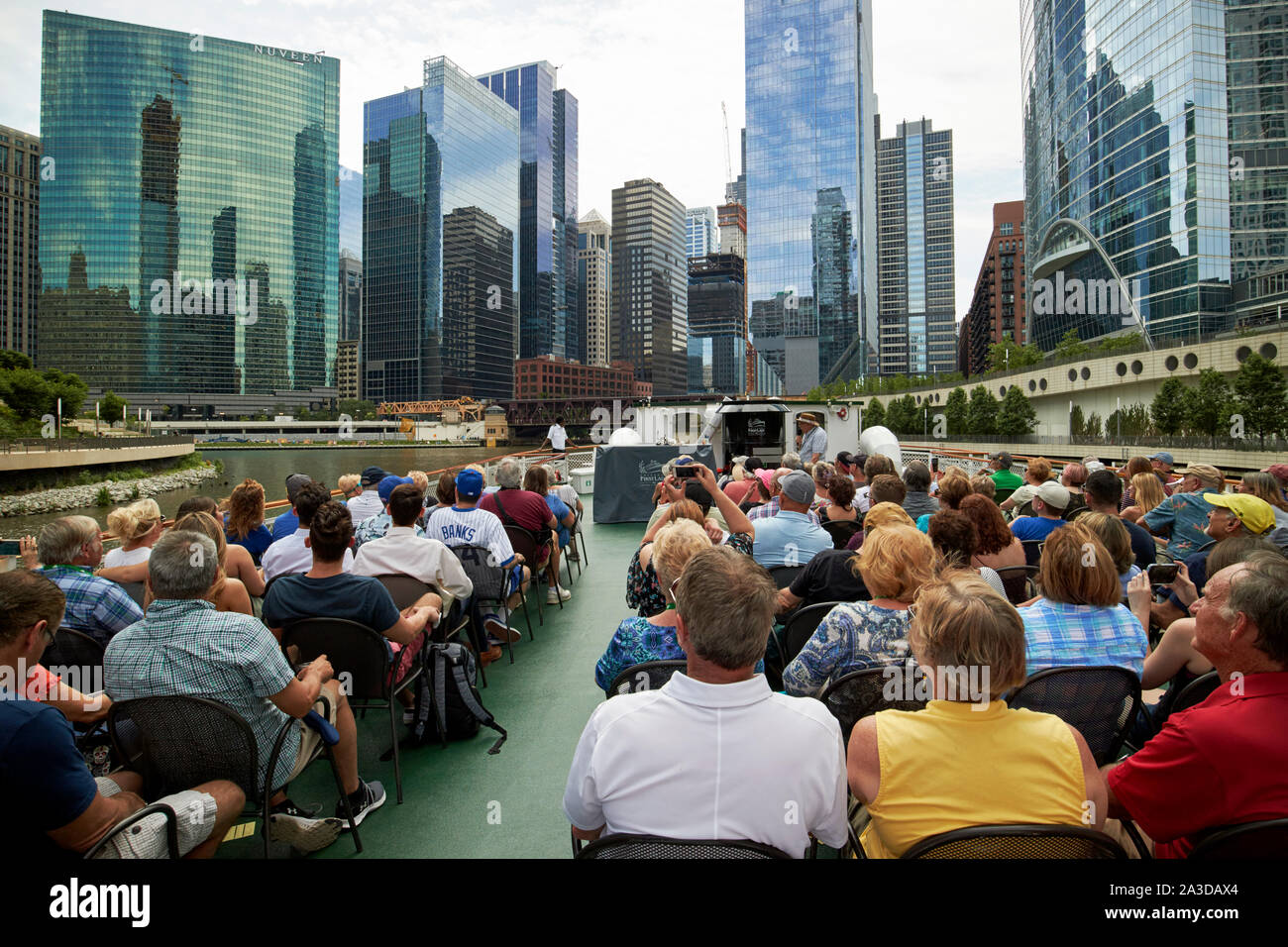 Chicago Architecture Center River Boat Tour auf den Chicago River bei Wolf Point Chicago Illinois Vereinigte Staaten von Amerika Stockfoto