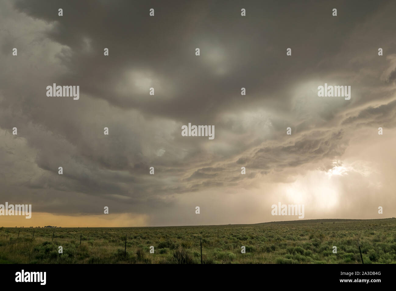 Ein dramatisches, superzelluläres Gewitter in der Nähe des Black Mesa Nature Preserve an der Grenze zwischen Oklahoma und New Mexico, USA Stockfoto