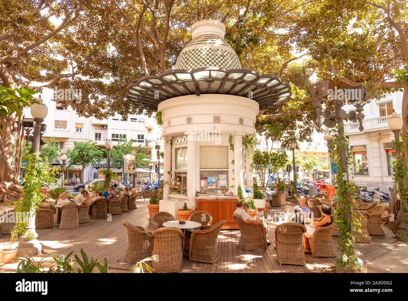 Soho-Parc Café Plaza Portal de Elche, Alicante, Costa Blanca, Spanien Stockfoto
