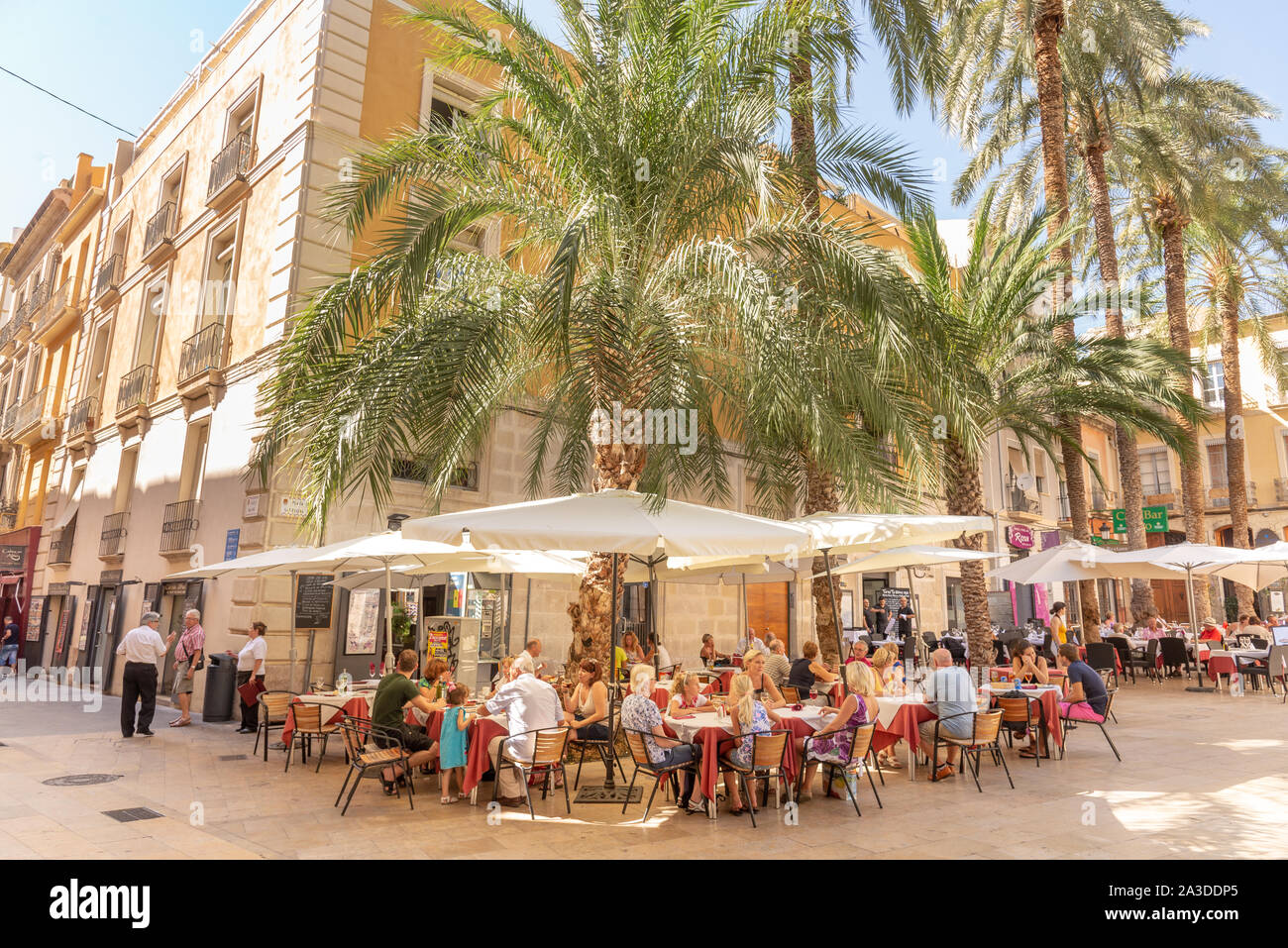 Pflaster-Restaurant Plaza Santisima Faz, Alicante, Costa Blanca, Spanien Stockfoto