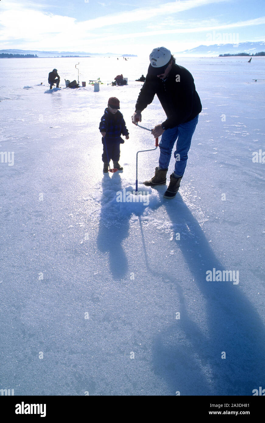 Eislochfischen Stockfotos Und Bilder Kaufen Alamy