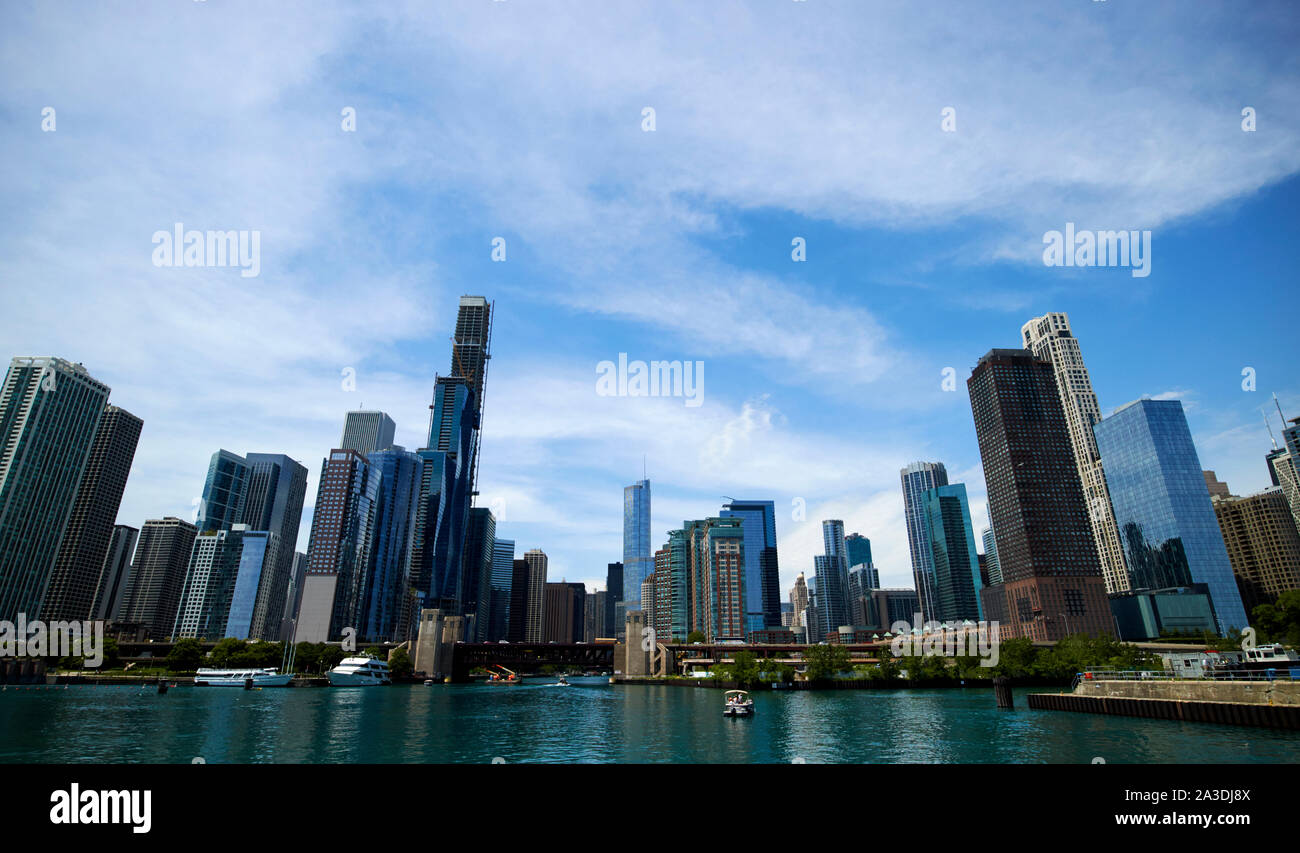 Chicago Skyline mit Lake Michigan entspricht den Chicago River streeterville Chicago Illinois Vereinigte Staaten von Amerika Stockfoto