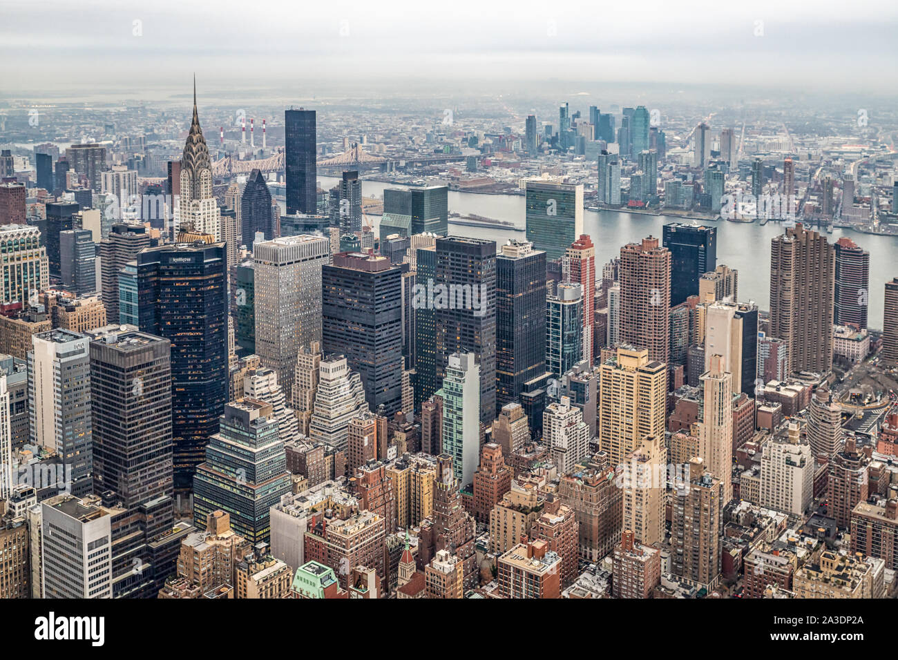 New York Skyline von der Spitze des Empire State Building Tageslicht Blick im Winter Stockfoto