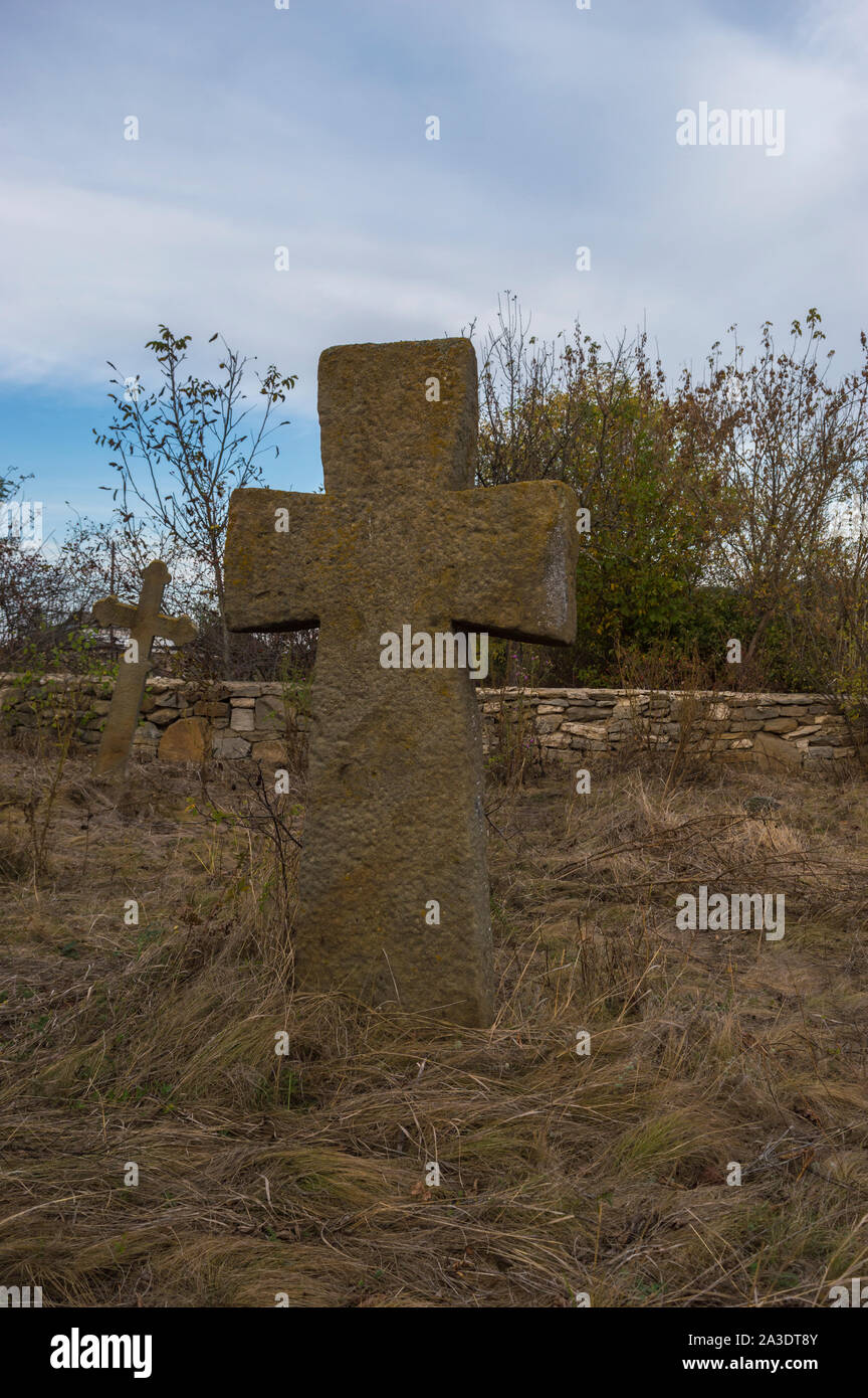 Abgebrochene Stein Kreuz Grab Marker Stockfoto