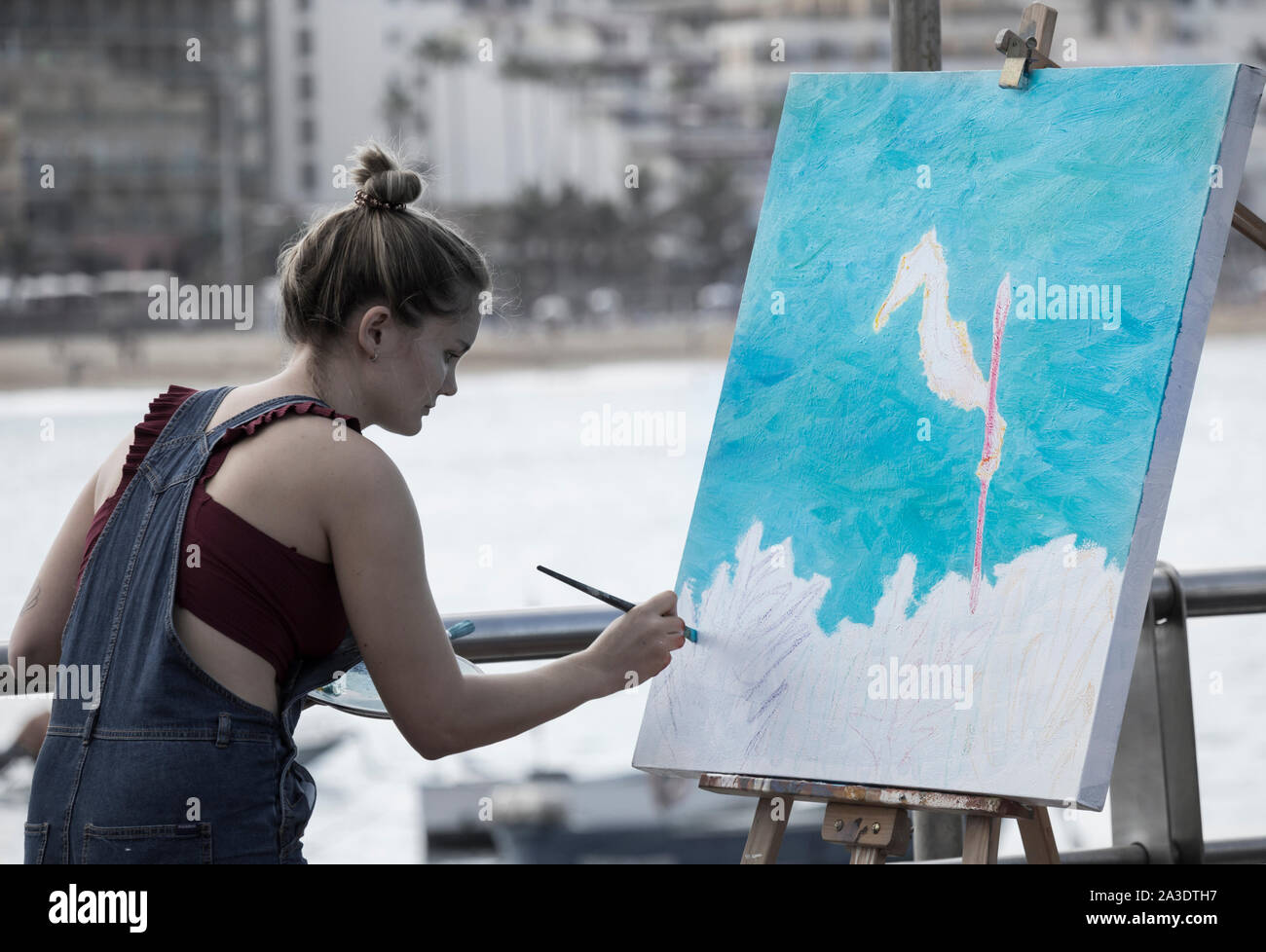 Künstler Malerei Seahorse mit Kunststoff Wattestäbchen. Stockfoto