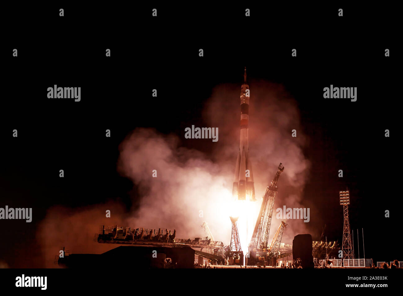 Der Start des Space Shuttle. Mit Feuer und Rauch. Elemente dieses Bild wurde von der NASA eingerichtet Stockfoto