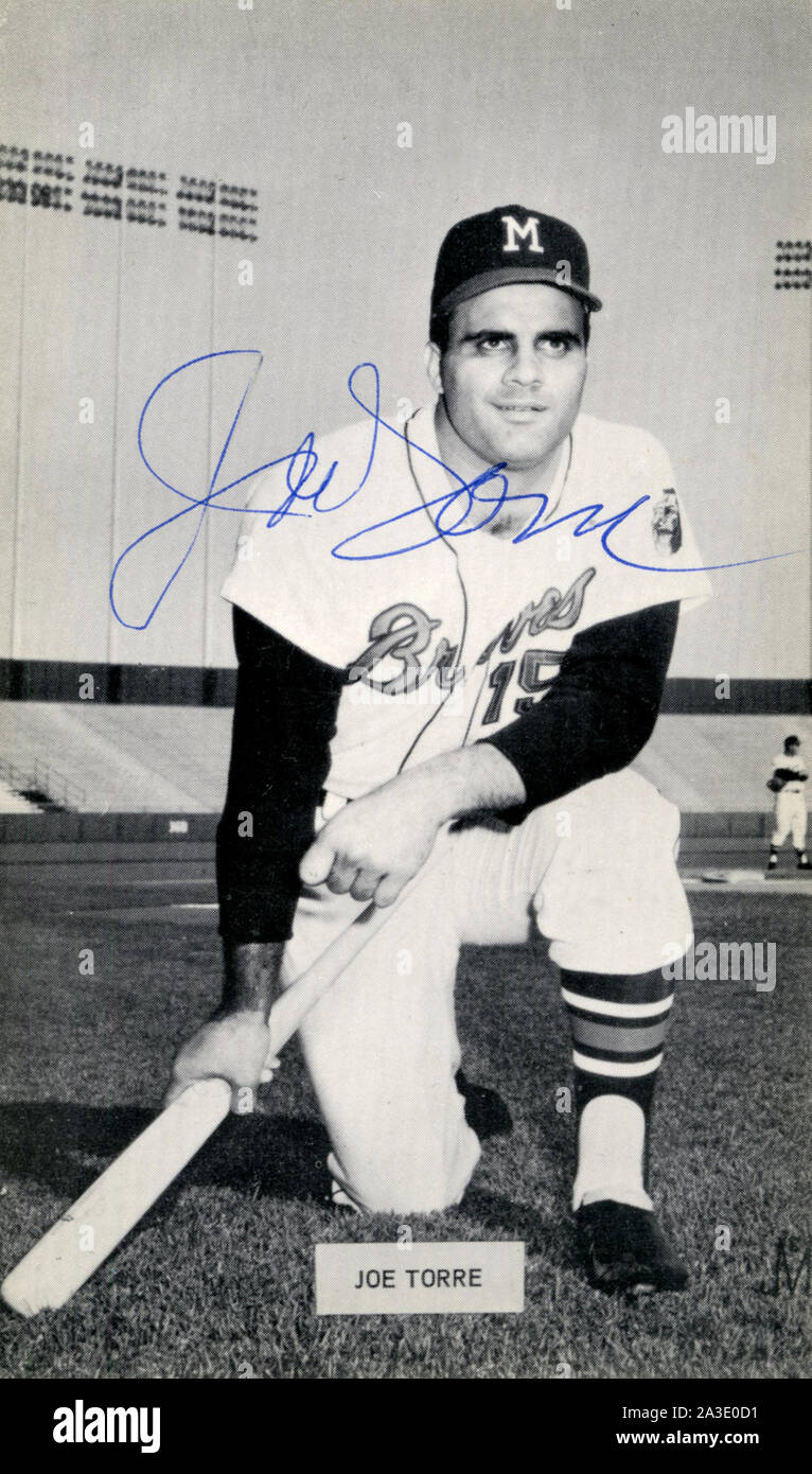 1950s Era autographierte schwarz-weiß Foto von Hall of Fame Baseball Spieler und Manager Joe Torre mit den Milwaukee Braves. Stockfoto
