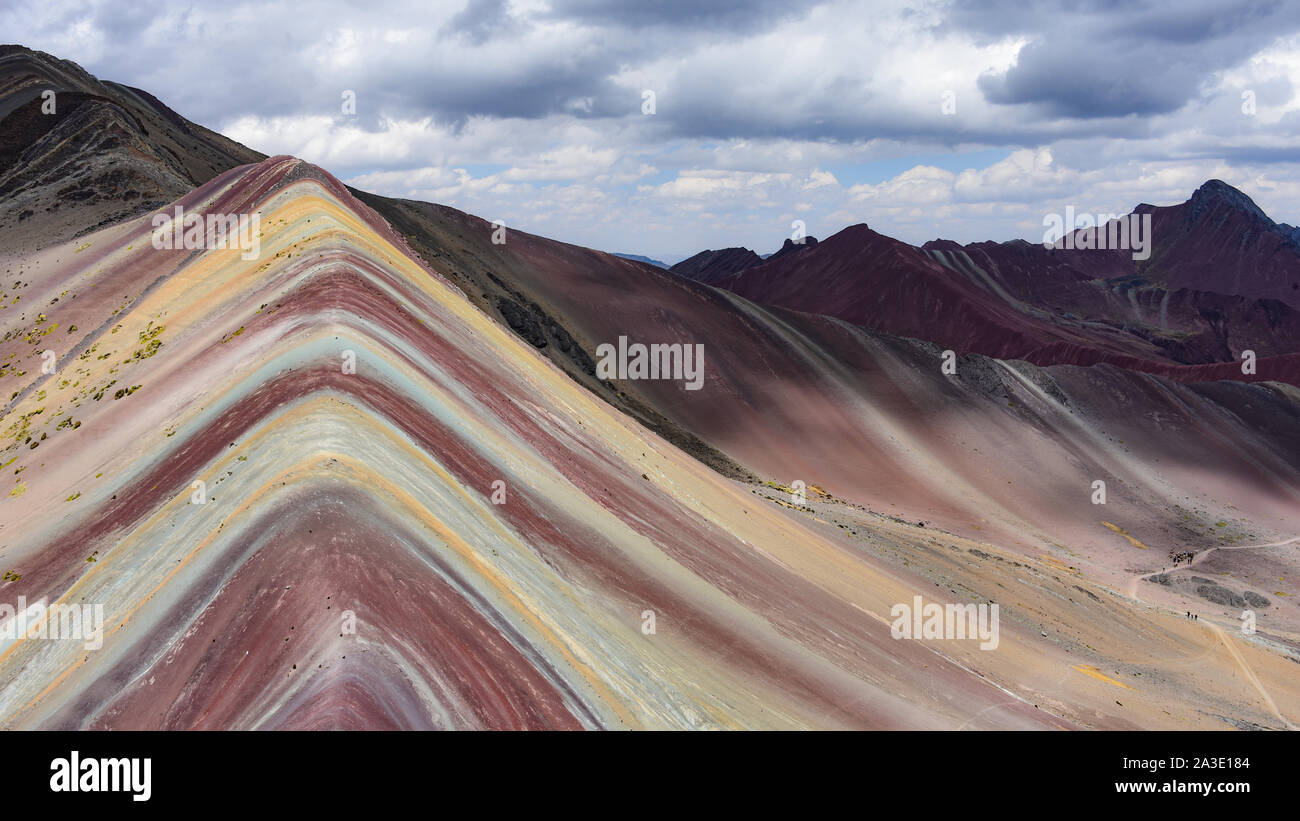 Die natürlichen Farben des Regenbogens Vinicuna 'Berg'. Cordillera Vilcanota, Cusco, Peru Stockfoto