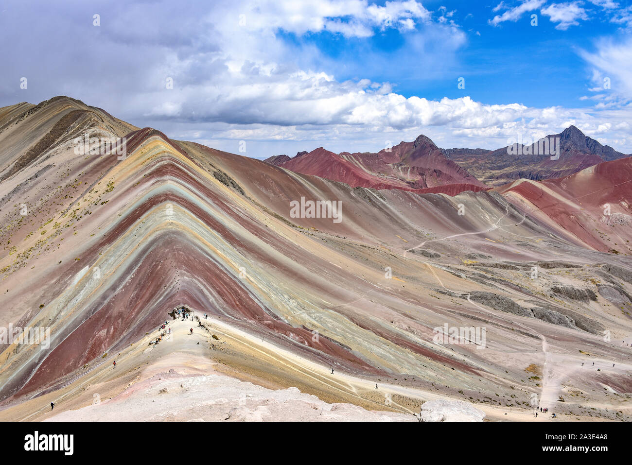 Die natürlichen Farben des Regenbogens Vinicuna 'Berg'. Cordillera Vilcanota, Cusco, Peru Stockfoto