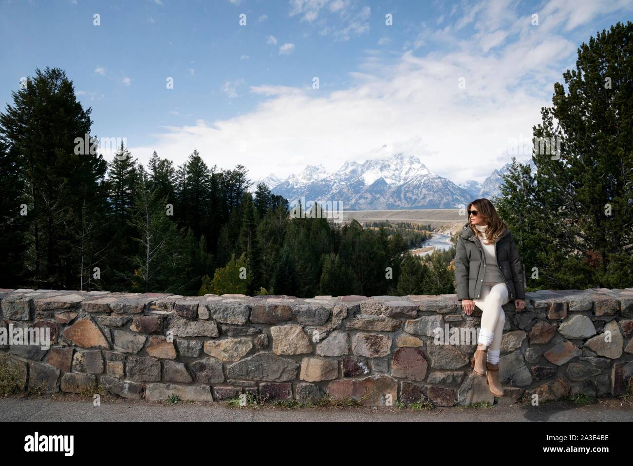Us-First Lady Melania Trump stellt am Snake River Blicken in den Grand Teton National Park Oktober 4, 2019 in Elche, Wyoming. Stockfoto
