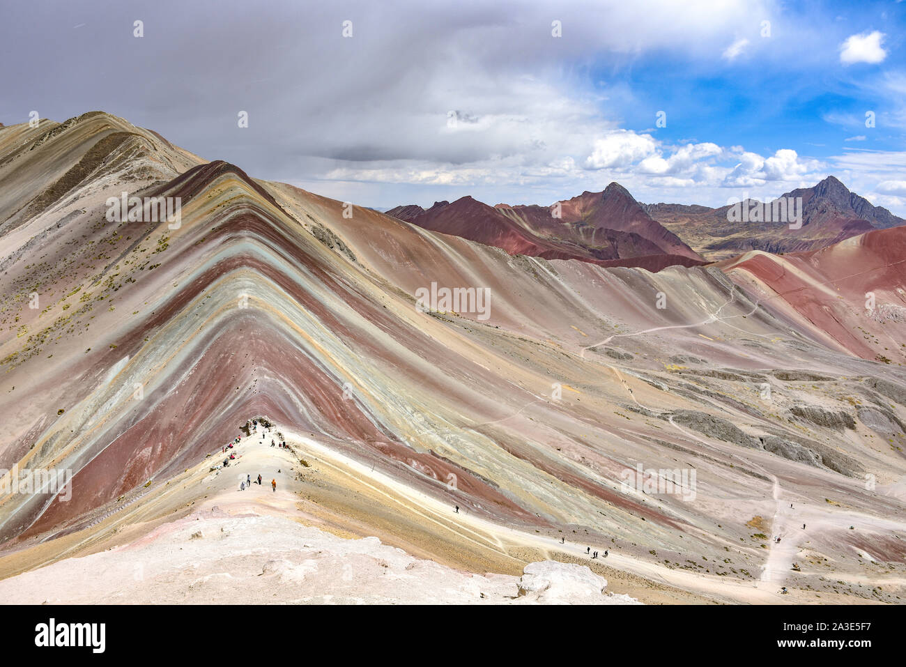 Die natürlichen Farben des Regenbogens Vinicuna 'Berg'. Cordillera Vilcanota, Cusco, Peru Stockfoto